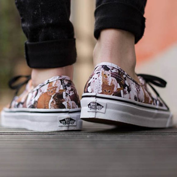 Vans x ASPCA Kids Authentic - Picture 1 of 8